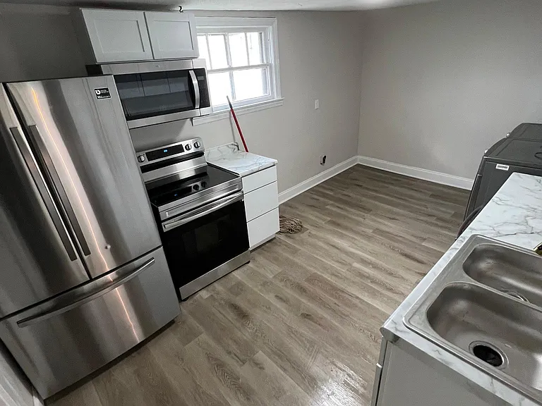 227 Warwick Ave — Photo 11
