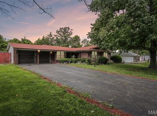 1203 Orchard Lakes Dr, Saint Louis, MO 63146