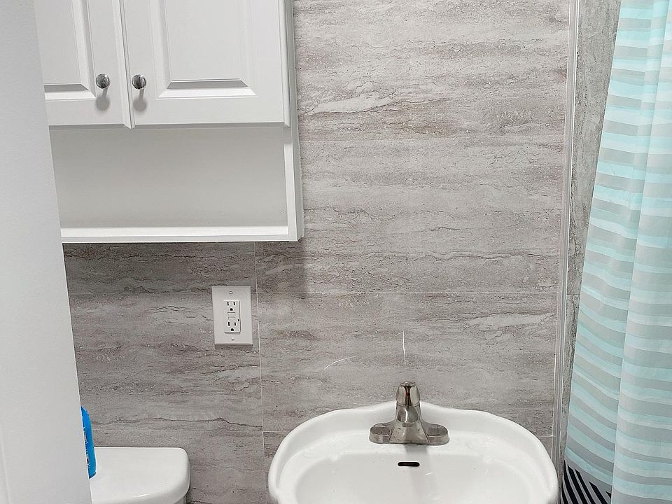 1st image of 2427 Young Ave #1
