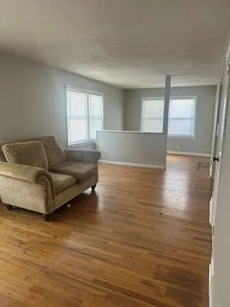 Studio, $825 — Photo 2