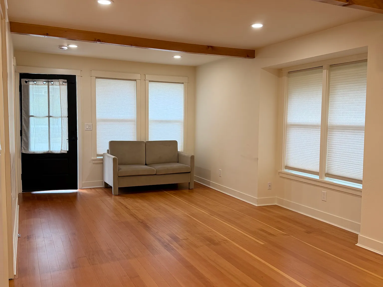 2 bed, 728 sqft, $2,450 — Photo 3