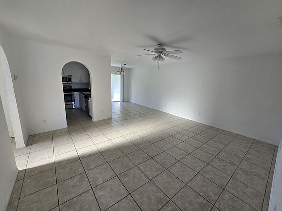 3rd image of 608 SE 9th St
