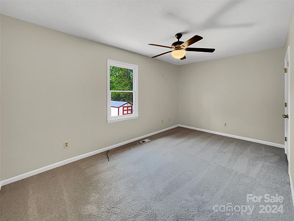 5th image of 108 Hillcrest Dr