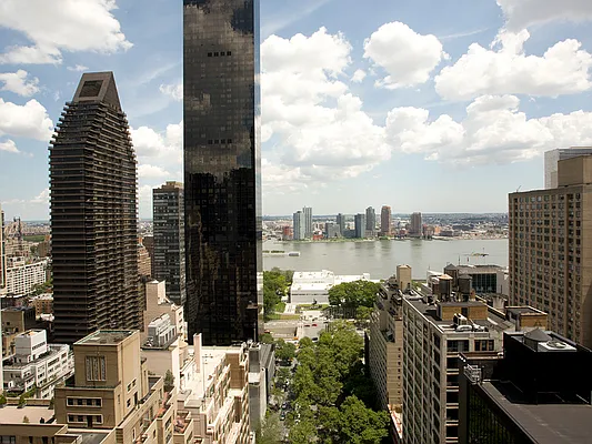 Sold by Sotheby's International Realty | media 17