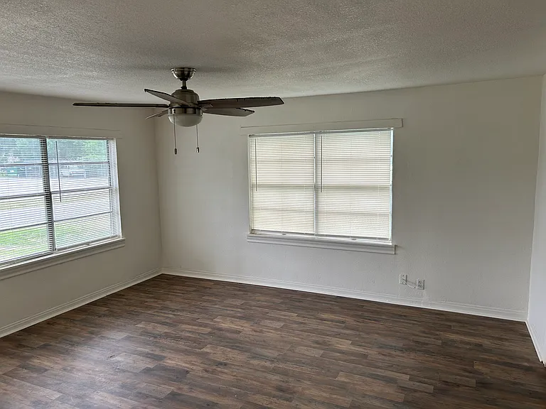 2230 Hegele St — Photo 3