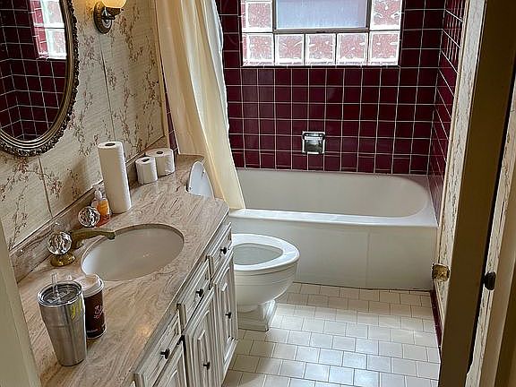 Main Floor Full Bath