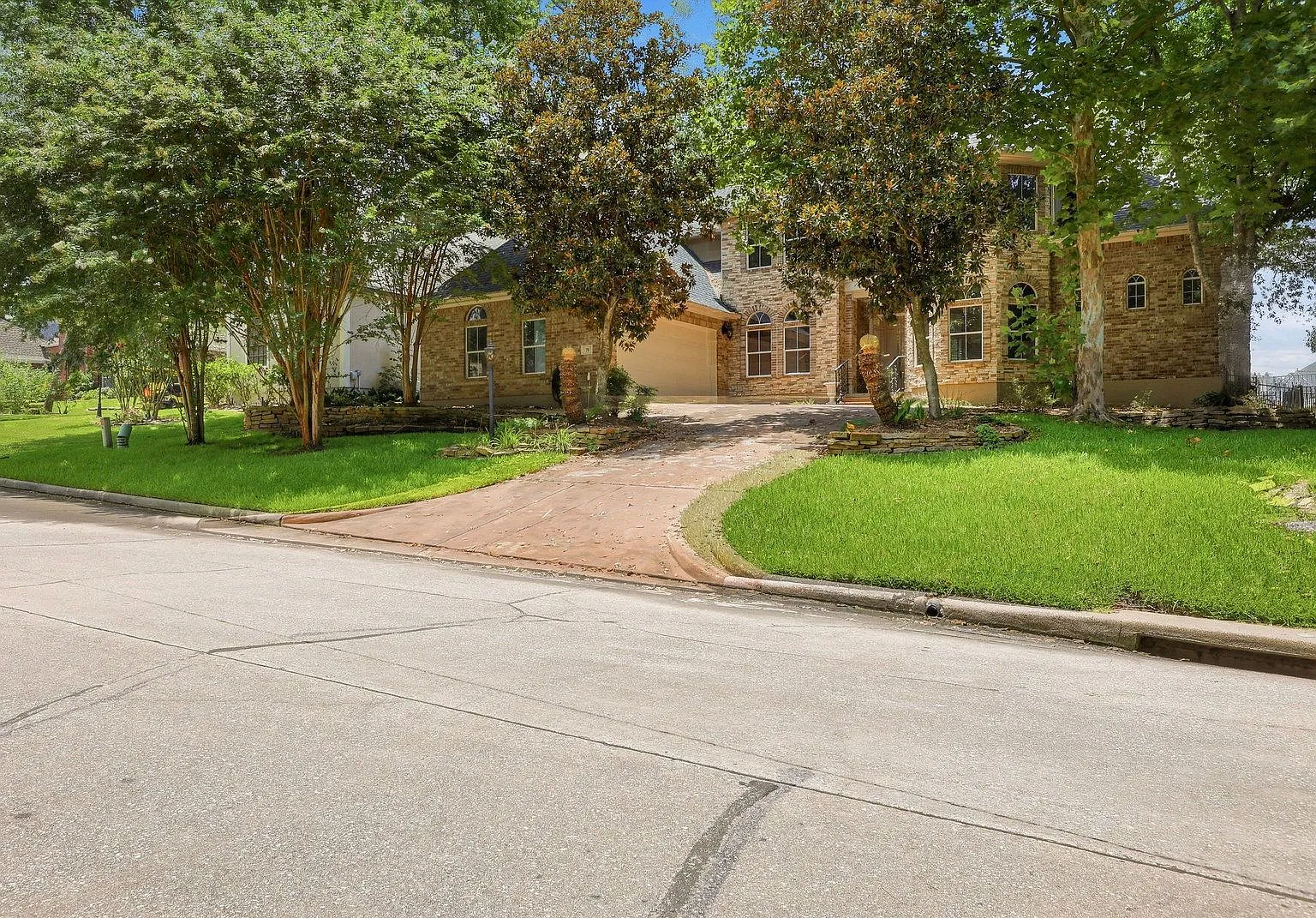 4 bed, 3.5 bath, 3770 sqft, $3,875 — Photo 2