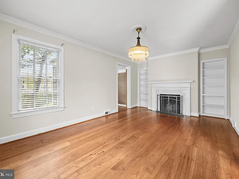 827 S Royal St — Photo 10