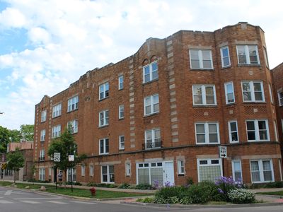4672 N Manor Ave APT 3, Chicago, IL, 60625
