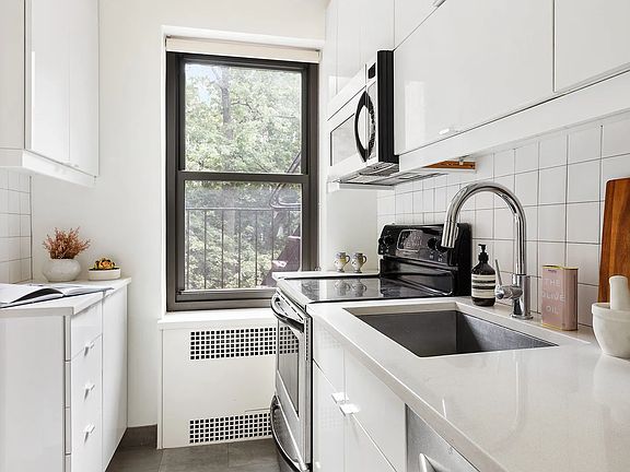 4th image of 230 Park Pl APT 5N