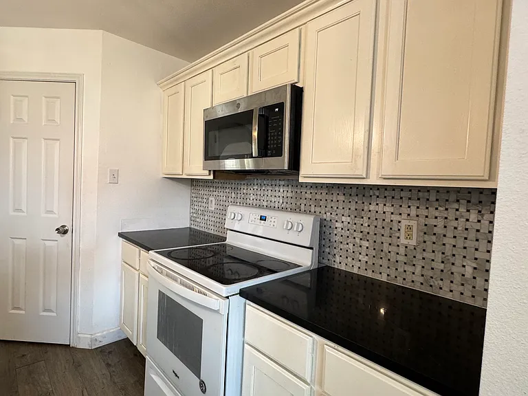 14410 Mangold Ln — Photo 14