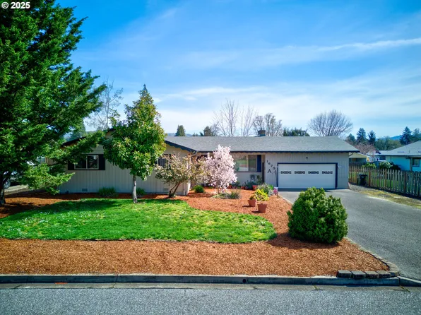 1675 NW Apache Dr, Roseburg, OR 97471