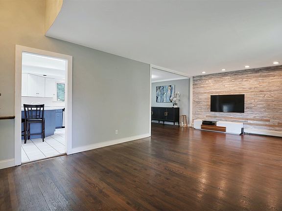 5th image of 7 Clafford Ln