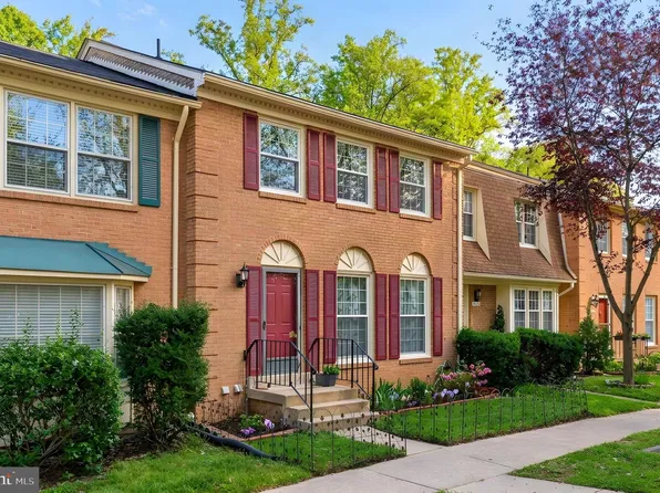 9040 Rosewall Ct, Springfield, VA 22152