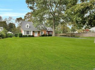 13 Timberpoint Rd, East Islip, NY 11730