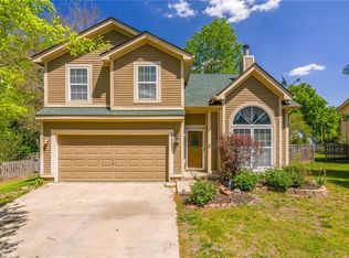 5123 Lakecrest Dr, Shawnee, KS 66218