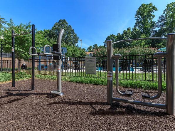 3901 Battleground Ave APT 90