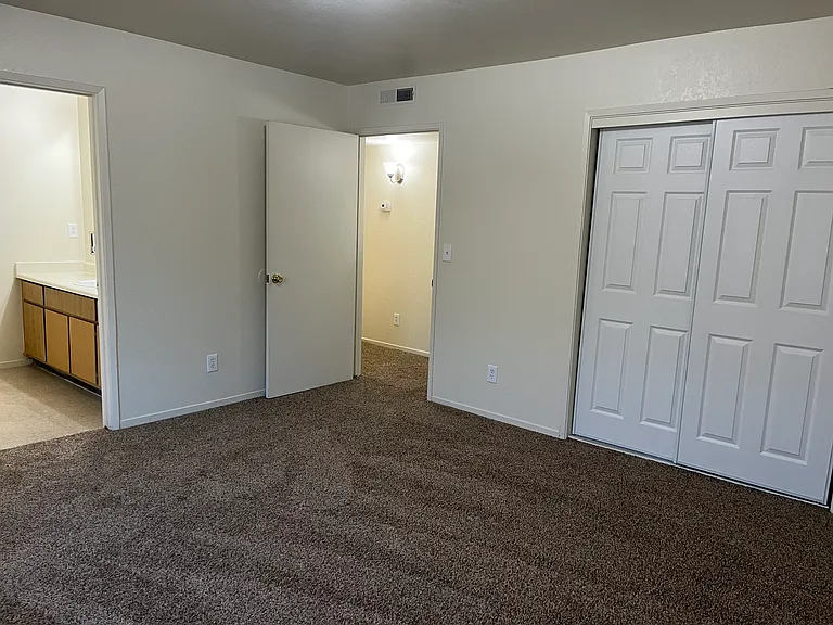 WESTMARC APARTMENT HOMES — Photo 23