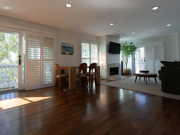 17 20th Ave #B — Photo 2