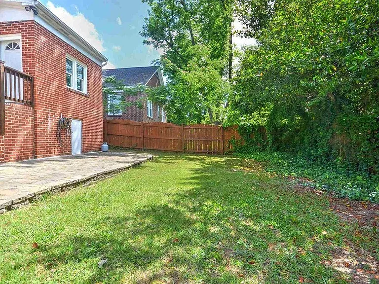 1122 Benton St — Photo 26