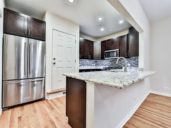 4th image of 2039 N Lincoln Ave Unit U