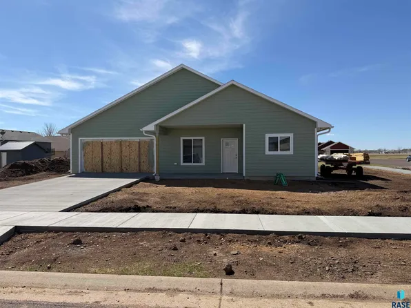 629 Foxtail Dr, Parker, SD 57053