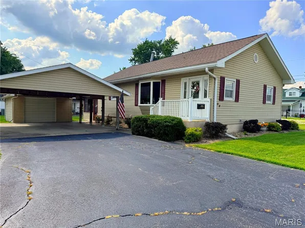 908 Staunton Rd, Gillespie, IL 62033