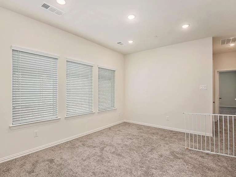 4525 Bishop St — Photo 19