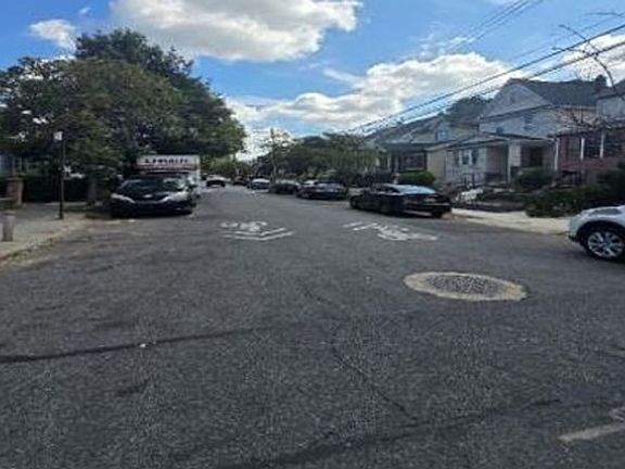 Exterior Neighborhood (street photo)