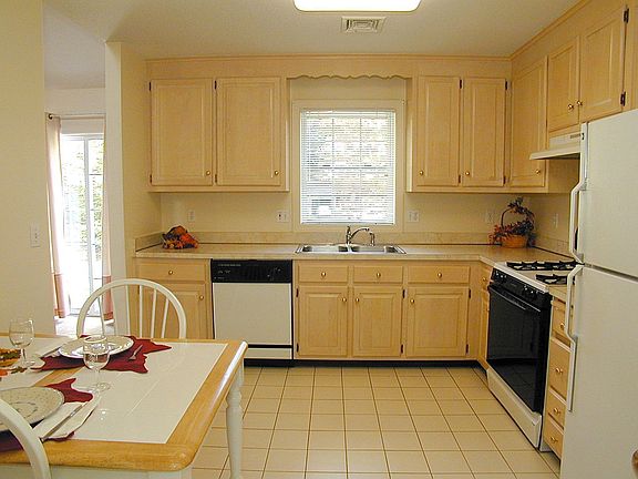 Eat-in Kitchen