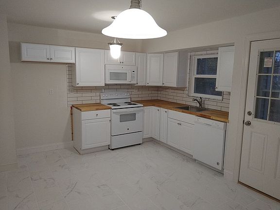 4th image of 2 Cambridge Dr