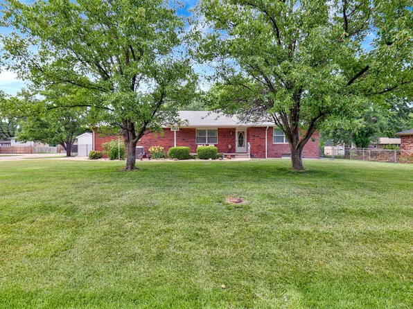 304 E Young St, Rose Hill, KS 67133