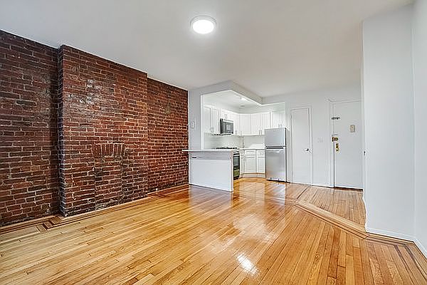 1st image of 328 W 47th St APT 3B