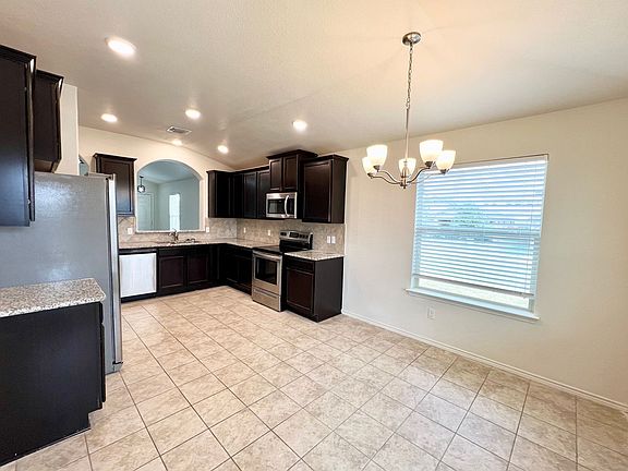 5th image of 336 Serpentine Ln