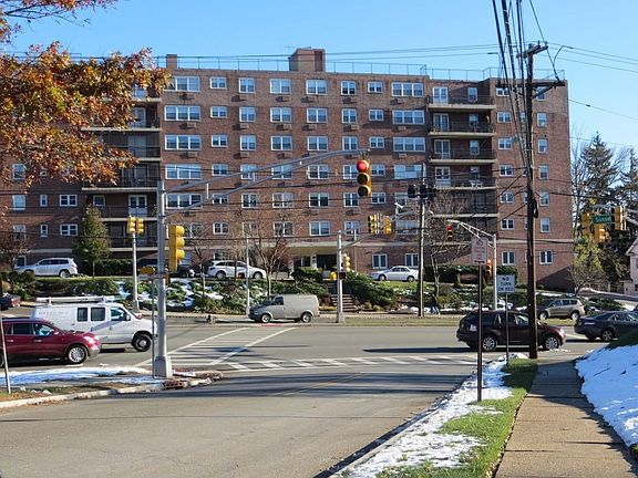2nd image of 415 Claremont Ave #C006a-61