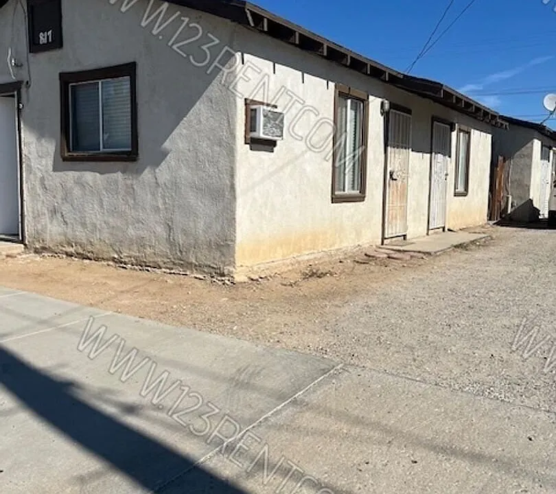 817 1/2 E Avenue Q7