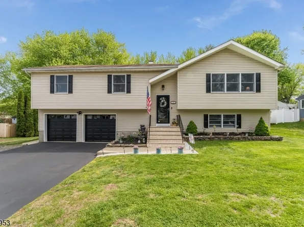 64 Stonehenge Dr, Lopatcong Twp., NJ 08865