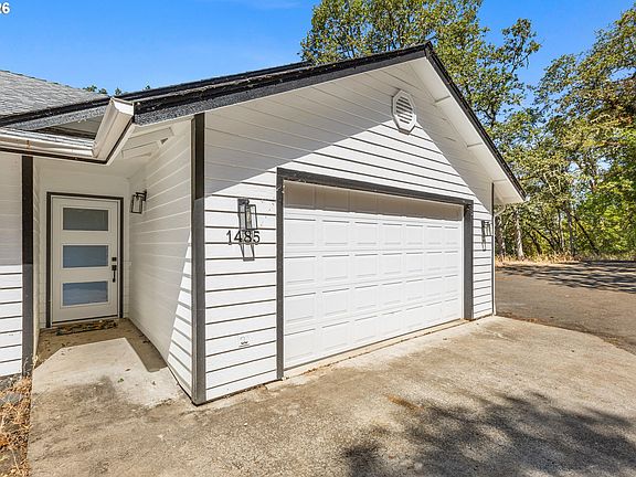 3rd image of 1485 SE Parkwood Dr