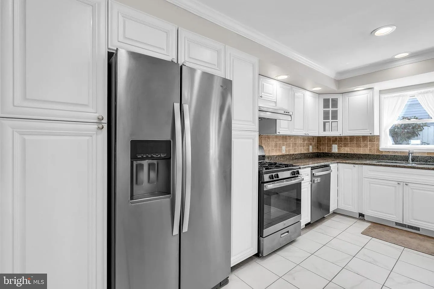3 bed, 1285 sqft, $3,200 — Photo 4