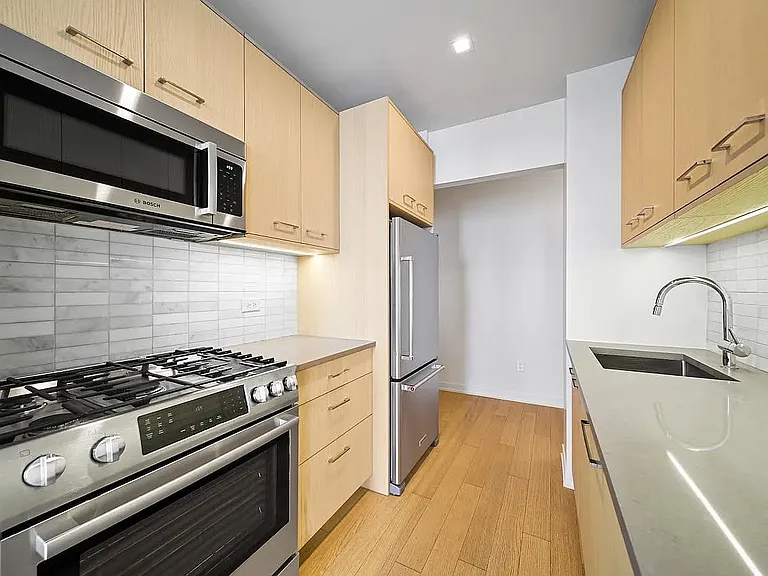 Columbus Pl #S39D — Photo 10