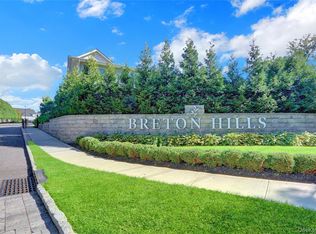 704 Breton Way #704, Glen Cove, NY 11542