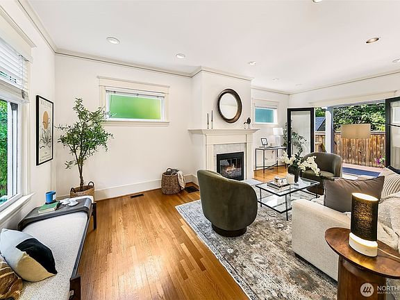 5th image of 939 13th Avenue E