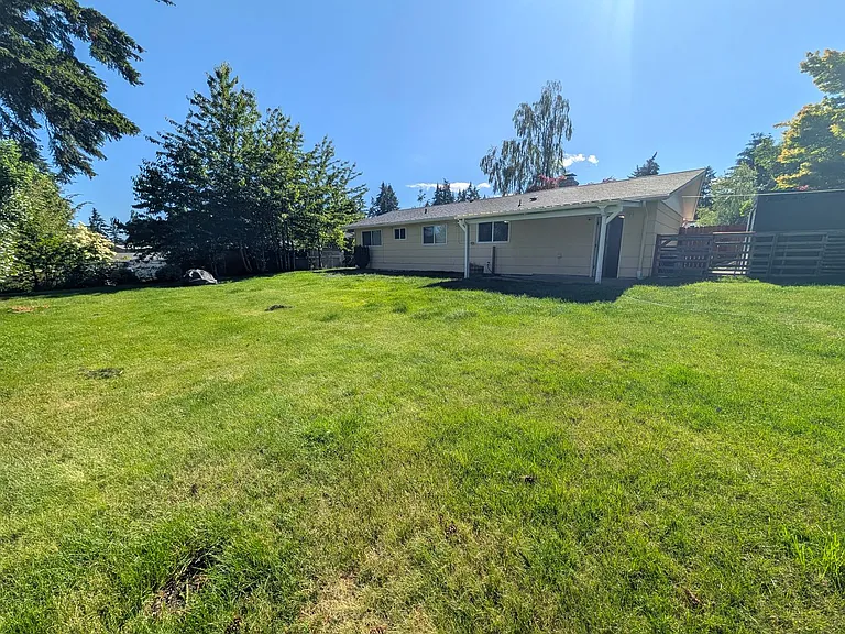 3806 Pineneedle Dr NE — Photo 12