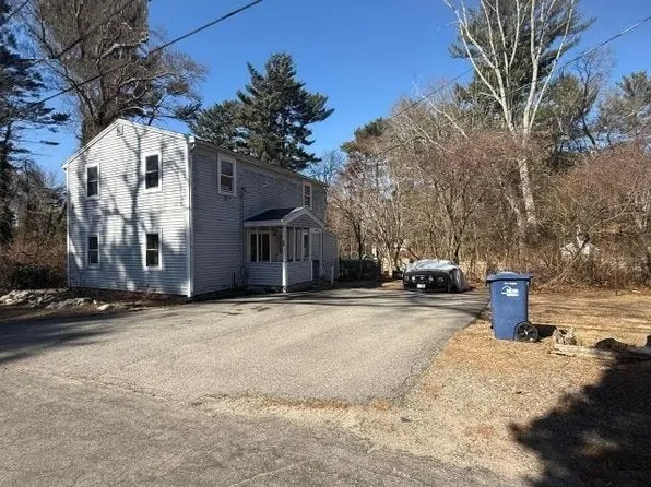 20 Dwight St, Halifax, MA 02338