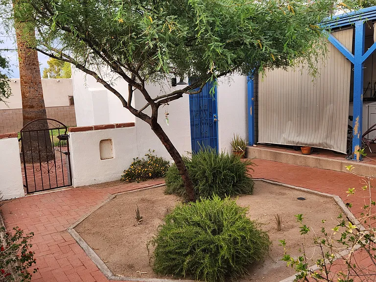 1215 E Mabel St — Photo 4