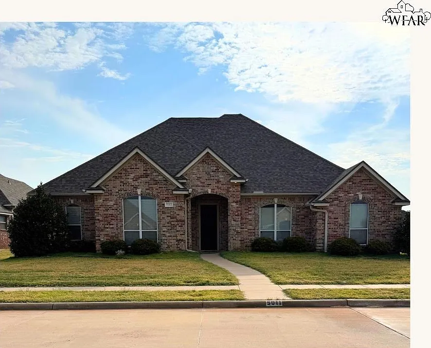 4 bed, 2.0 bath, 2356 sqft, $3,800 — Photo 1