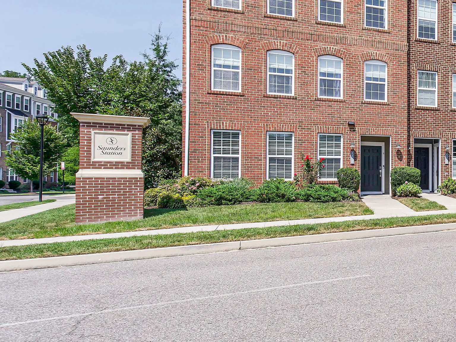 3 bed, 1570 sqft, $2,450 — Photo 1