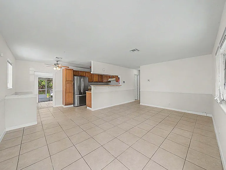 301 SE 21st Ave — Photo 9