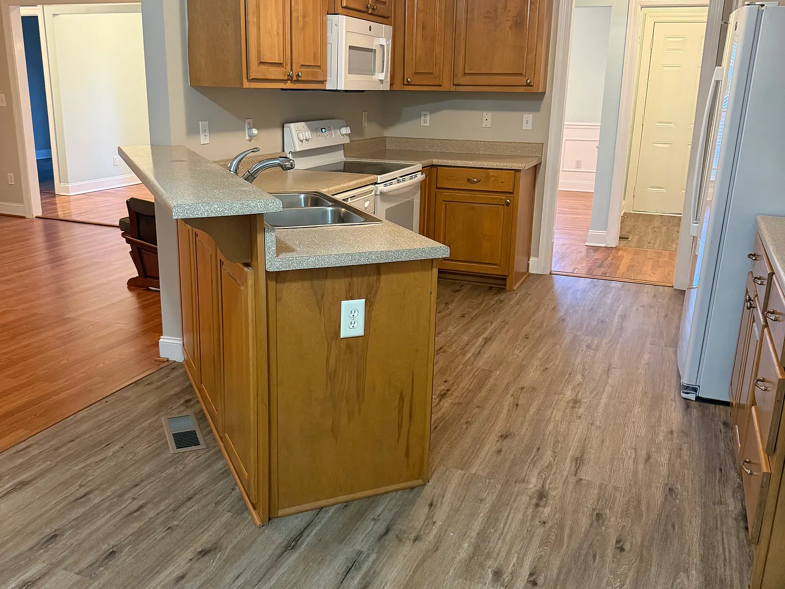 3 bed, 2109 sqft, $2,300 — Photo 4
