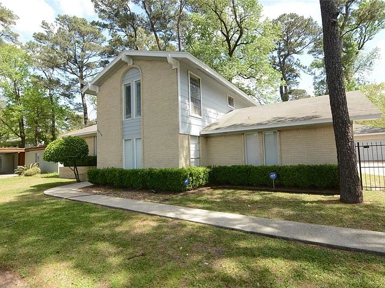 19118 Challe Cir W — Photo 1